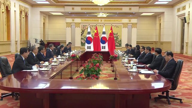 문 대통령·리 총리 한중 양국 경제 부처간 소통 채널 재가동 / YTN
