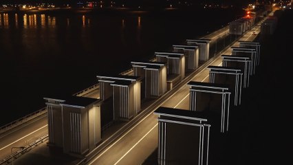 Скачать видео: This futuristic street light design is surprisingly eco-friendly