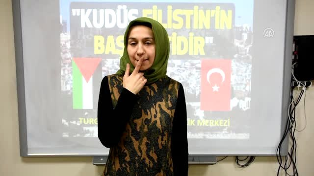 ABD'nin Kudüs'ü İsrail'in Başkenti Olarak Tanıma Kararını İşaret Diliyle Protesto Ettiler