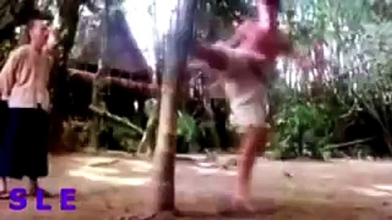 Jean Claude Van Damme vs Rob Van Dam