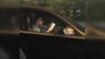 Trafikte Kitap Okuyan Sürücünün Ehliyetine El Konuldu