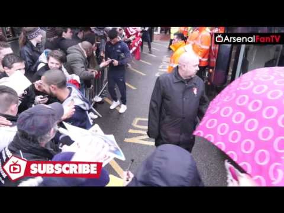 Theo Walcott Takes Selfies With The Fans |  Bournemouth 0 Arsenal 2