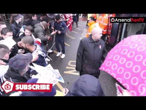 Theo Walcott Takes Selfies With The Fans | Bournemouth 0 Arsenal 2