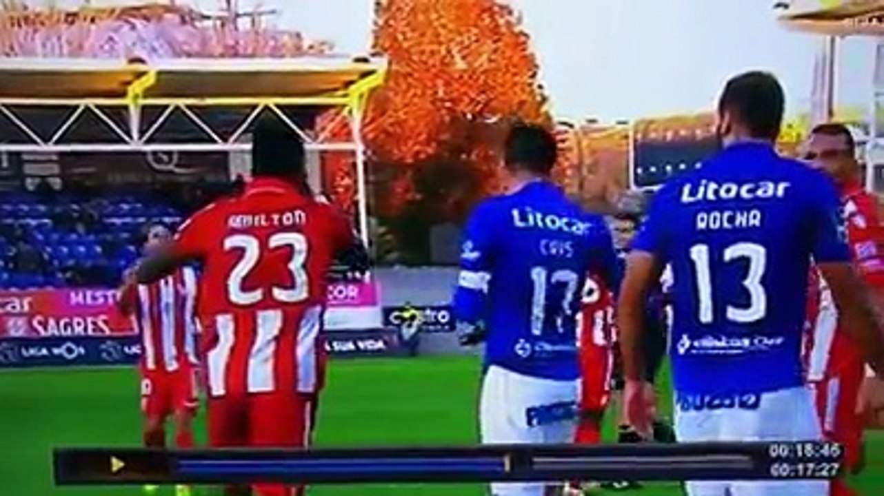 Po takim faulu nawet twardziel dochodziłby do siebie przez kilka miesięcy