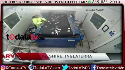 Explota bengala en cuarto de reciclaje-Al Rojo Vivo-Video