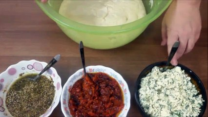 طريقة عمل مناقيش الزعتر والمحمرة وفطاير الجبنة