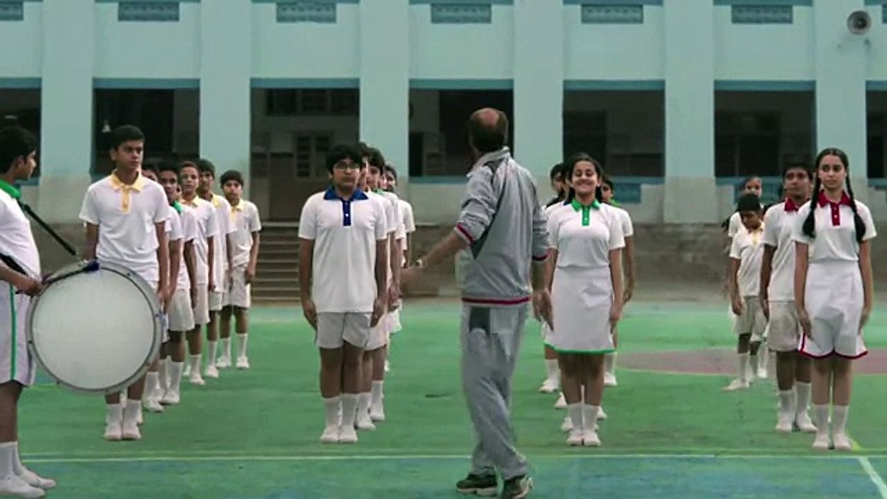 BRITANNIA TREAT FRUIT FunInTheMiddle TVC (45 Secs) - Hindi