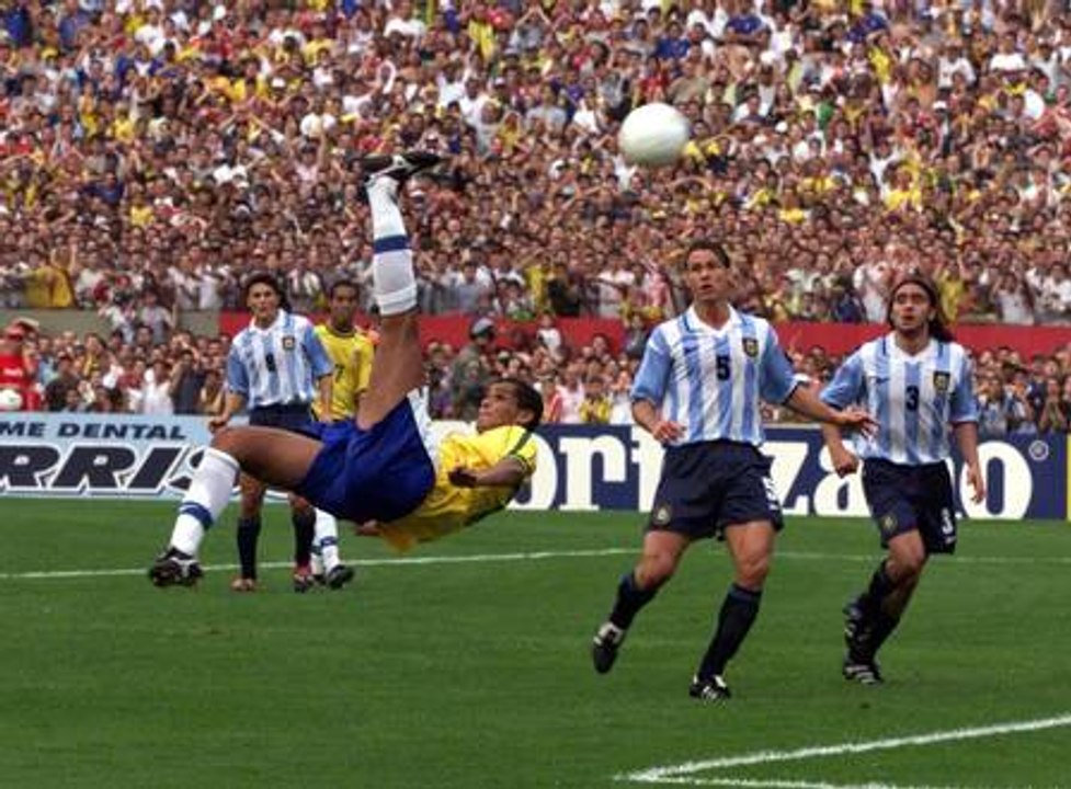 Rivaldo Dá Show Em Cima da Argentina e O Brasil Vence Por 4 x 2 / Rivaldo da Show y Brasil a ganar Argentina por 4 x 2