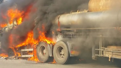 서울외곽순환고속도로 트레일러 불...차량 정체 / YTN