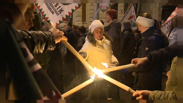 Ungheria: opposizioni di destra e sinistra in piazza, unite contro Orban