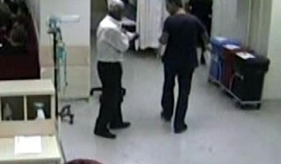 Hastanede röntgenini çeken teknisyenin çantasını çaldı