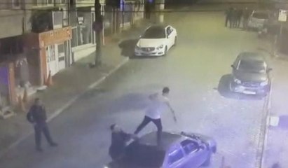 Emniyet müdürü satırlı genci böyle etkisiz hale getirdi