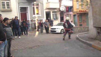 Tarlabaşı'nda 3 Katlı Bina Alev Alev Yandı
