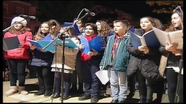 Άναψε το δέντρο στη Θήβα