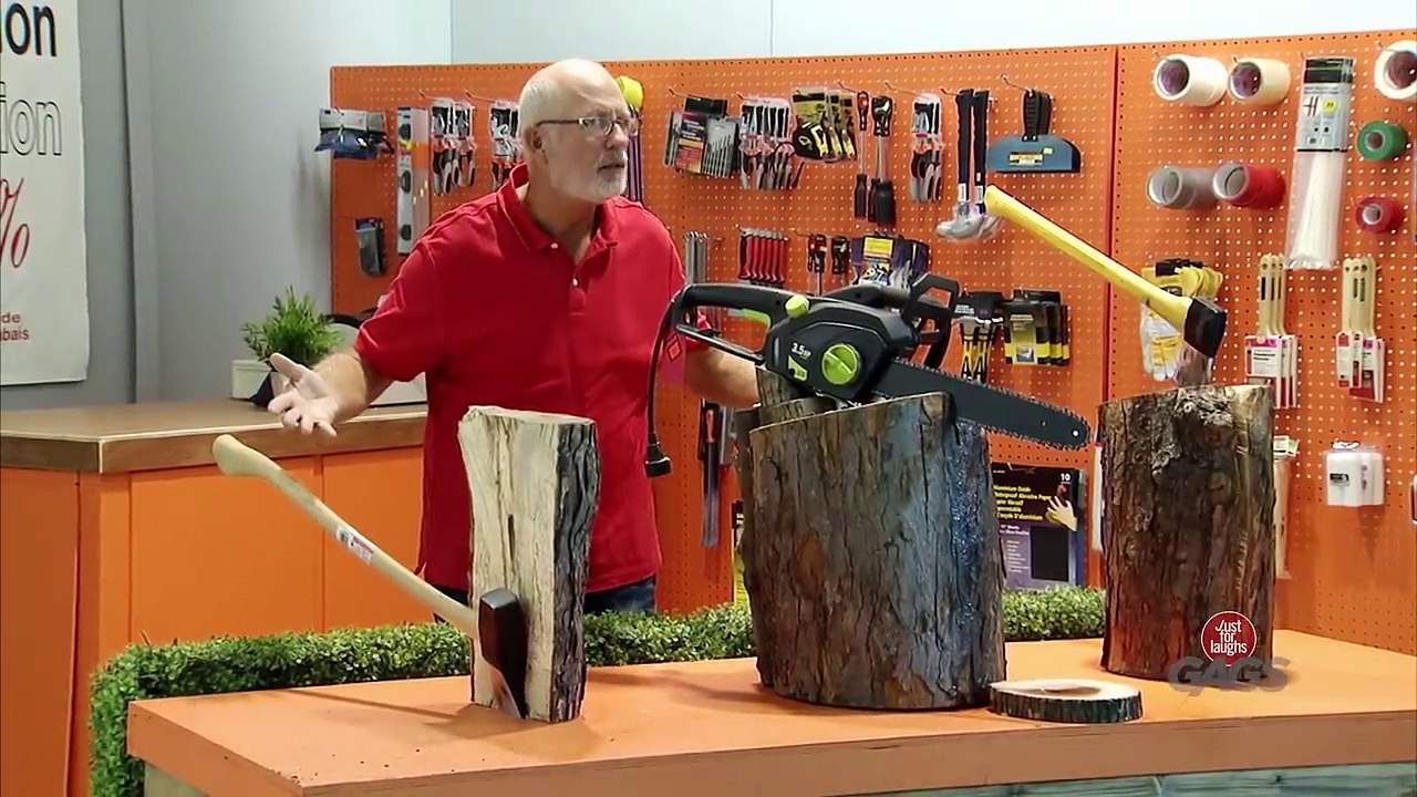 Boy Scares Strangers with Chainsaw PRANK