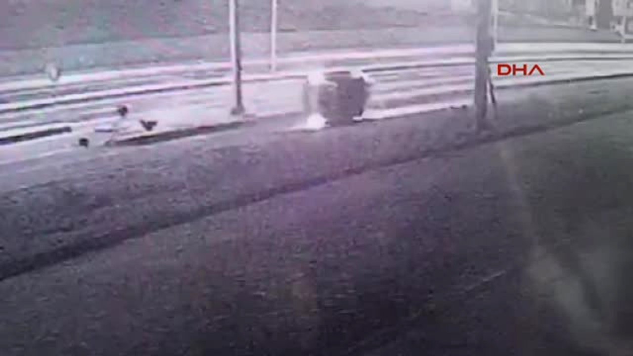 Tekirdağ Orta Refüje Çarpan Otomobilin Sürücüsü Yaralandı