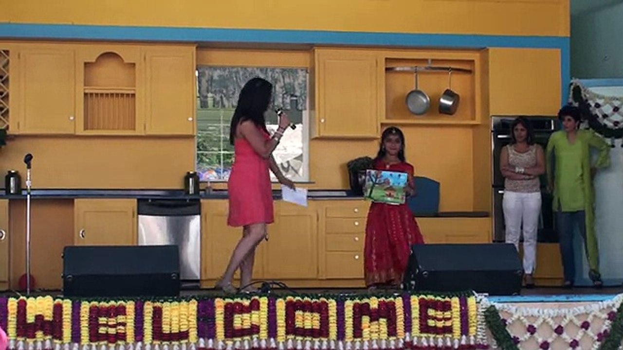Avantika presenting her painting