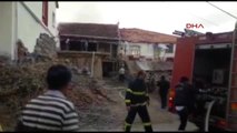 Afyonkarahisar İki Katlı Kerpiç Ev Yandı