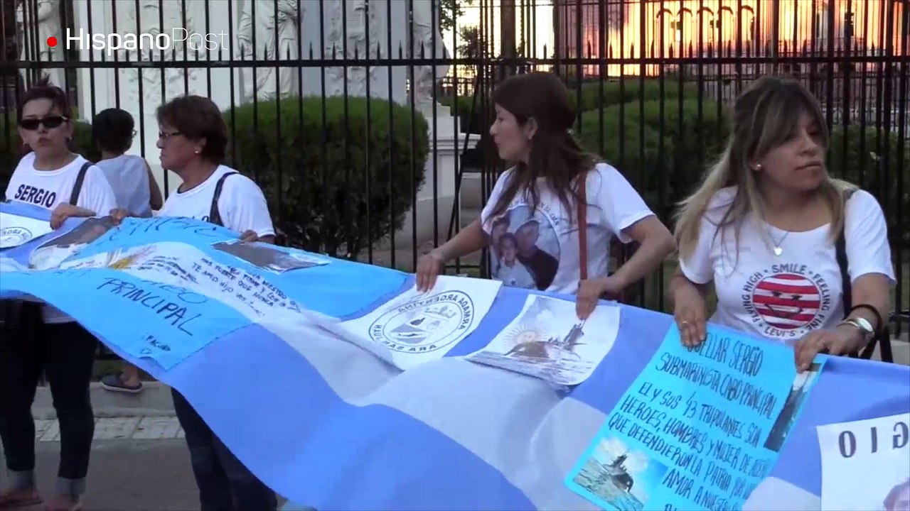Familiares piden no olvidar a tripulantes del A...