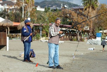 Turistlerin Yerini Amatör Balıkçılar Aldı
