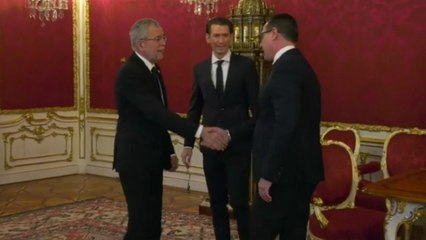 Novo governo austríaco tem luz verde do Presidente