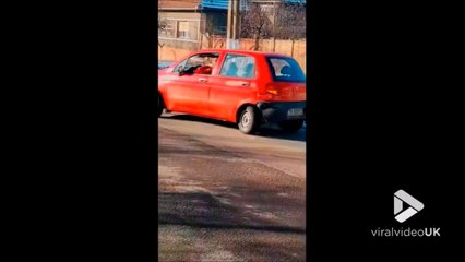 Comment rouler avec une roue tordue... En mode Drift