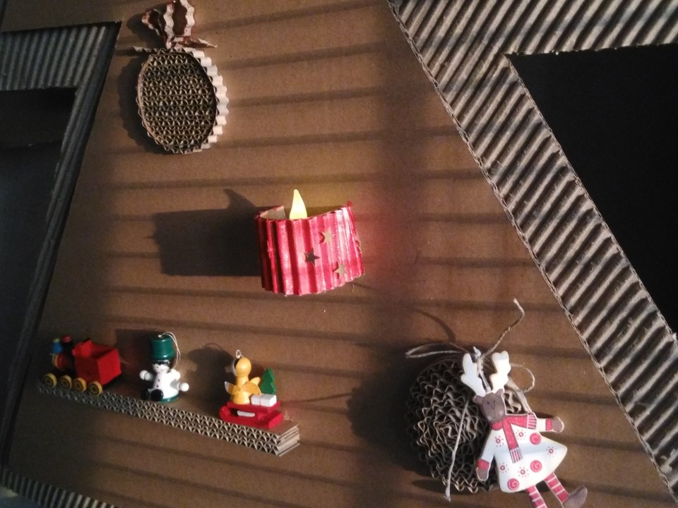 Sapin de Noel en Carton - Christmas tree whith cardboard