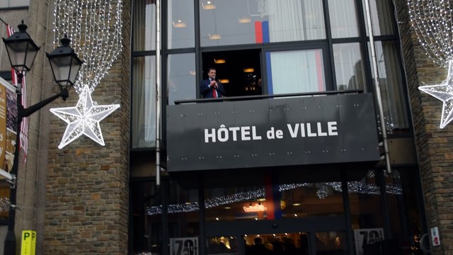 Foire aux Noix 2017 à Bastogne - Le début du jet de noix