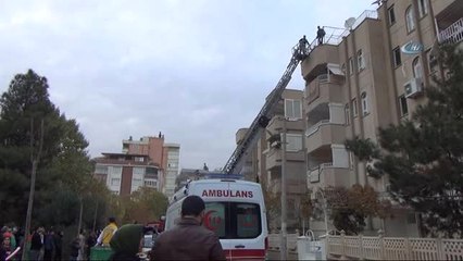 Atlamak Üzere Olan Genci İtfaiye Amiri Son Anda Tutarak Kurtardı