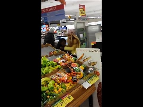 *RATCHET MOM* FIGHTS HER OWN KIDS = in da hood™®