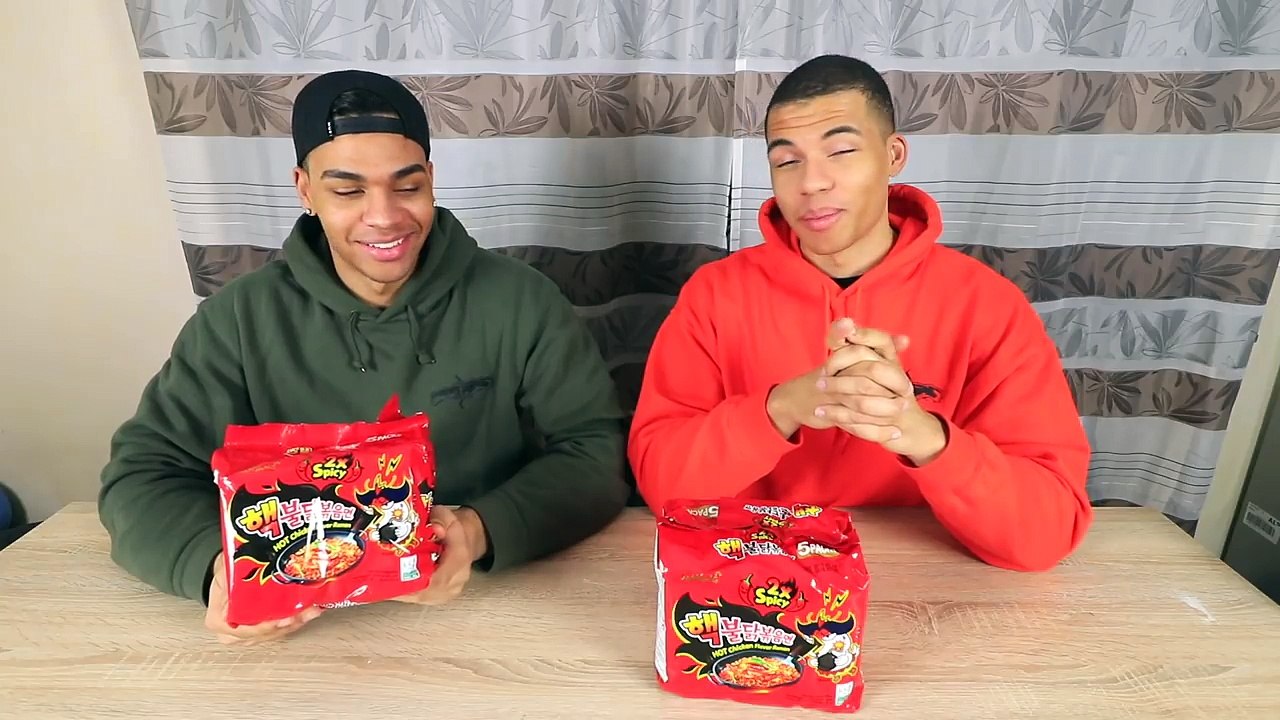 NUKLEARE FEUER NUDELN CHALLENGE !!! (SCHÄRFSTE NUDELN DER WELT) | PrankBrosTV