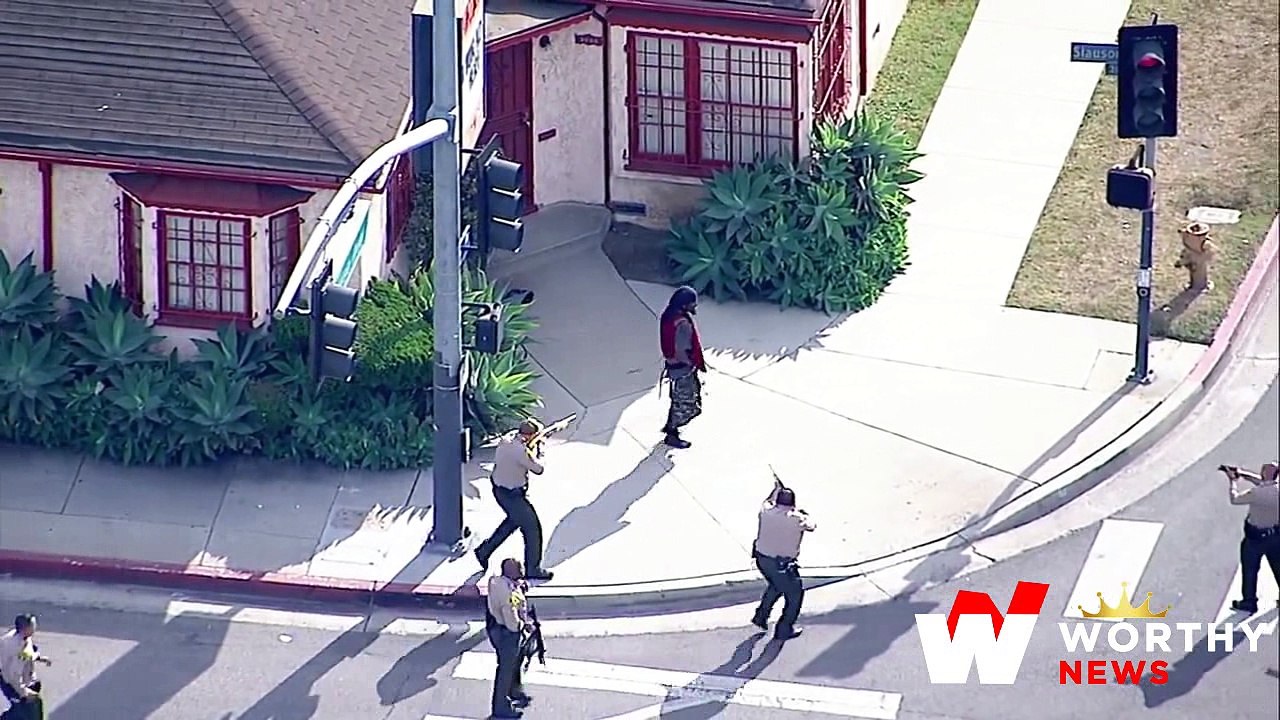 DRAMATIC TAKEDOWN_ A barricade situation at a liquor store ended when L.A. Co..