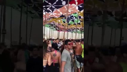 Chute d'une structure métallique pendant le festival Atmosphere (Brésil)