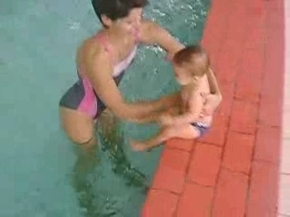 Bebe nageuse