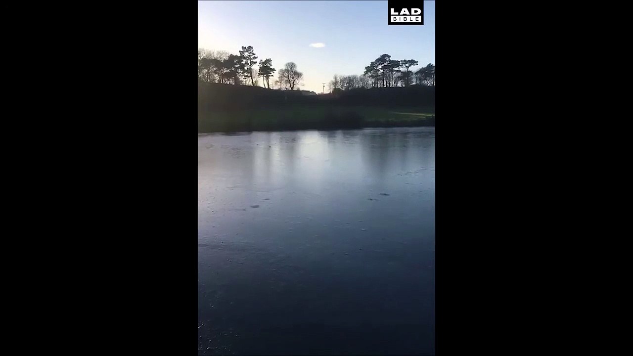 Ce qu'on peut croiser sur un lac gelé en hiver au canada...