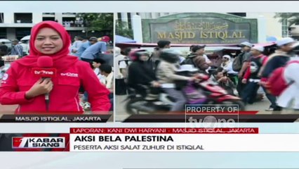 Peserta Aksi Bela Palestina Salat Zuhur Berjamaah di Masjid Istiqlal