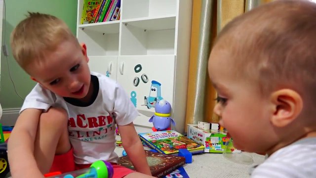 Bad Baby Вредные Детки Уехали на Машине Родителей Шоппинг в магазине игрушек Driving Parents Car