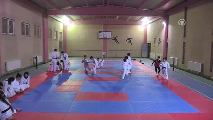 Karateci Anne Madalya İstiyor - Uşak