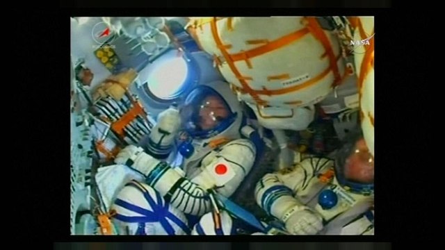 La nave Soyuz y sus tres tripulantes, rumbo a la EEI