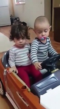 Hey les gamins, faut pas conduire bourré et fatigué !