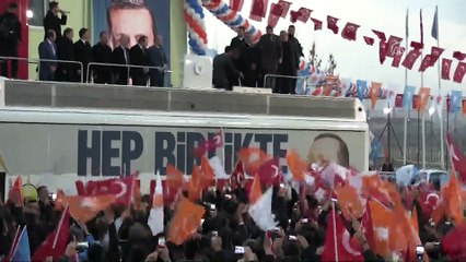 Başbakan Yıldırım, seçim otobüsü üzerinden vatandaşları selamladı - KIRIKKALE