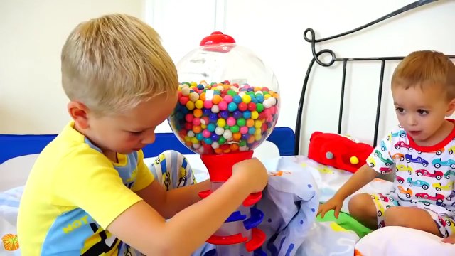 Vlad CrazyShow Влад Крези Шоу - Bad Kids Вредные детки Giant Candy Lollipops! Johny Johny Yes Papa Song Конфеты