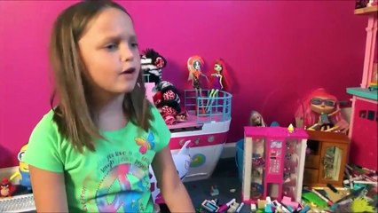 Bad Baby Victoria Spatula Girl vs Snake in Potty Chair   Annabelle Toy Freaks Family Guy