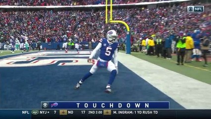 Tyrod Taylor takes it himself for a 9-yard rushing TD