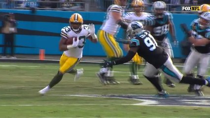 Aaron Jones finds hole for a 20-yard run