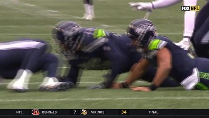 Wilson's spin-move attempt fails; Rams recover ensuing fumble
