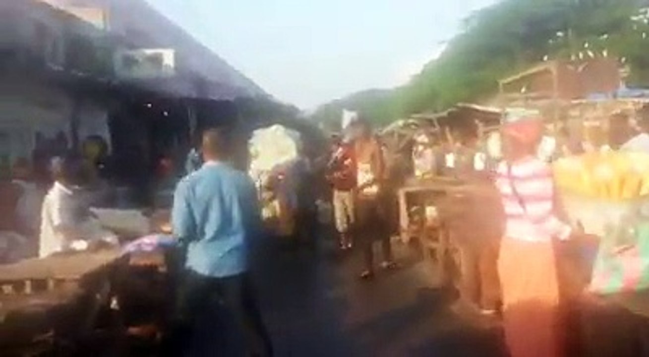 Chinois poignarde Kamit-(africain) Kinshasa Kongo