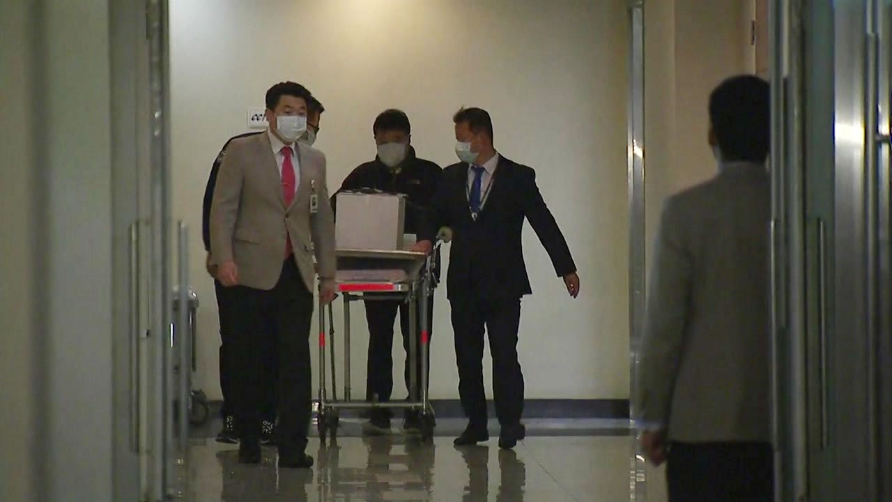 이대목동병원 사망 신생아 부검...경찰 1차 자료 확보 / YTN