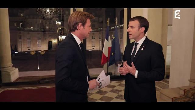 Emmanuel Macron évoque les SMS tardifs qu'il envoie à ses collaborateurs