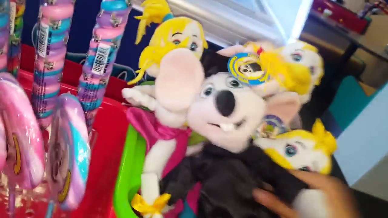Spongebob, Bonnie, and Foxy go to Chuck e Cheese